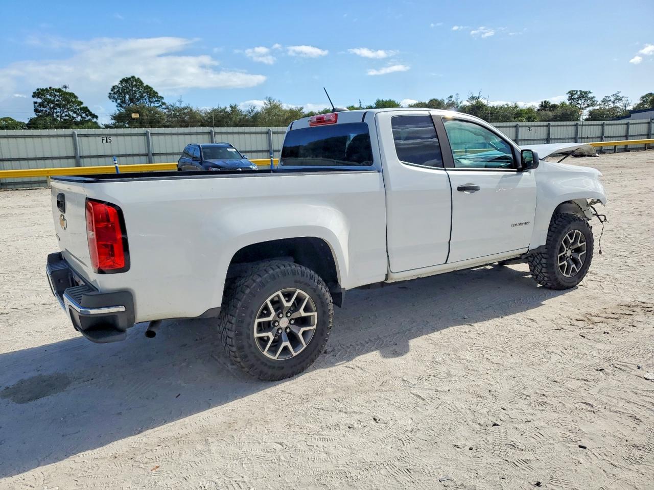 2019 CHEVROLET COLORADO photo 3