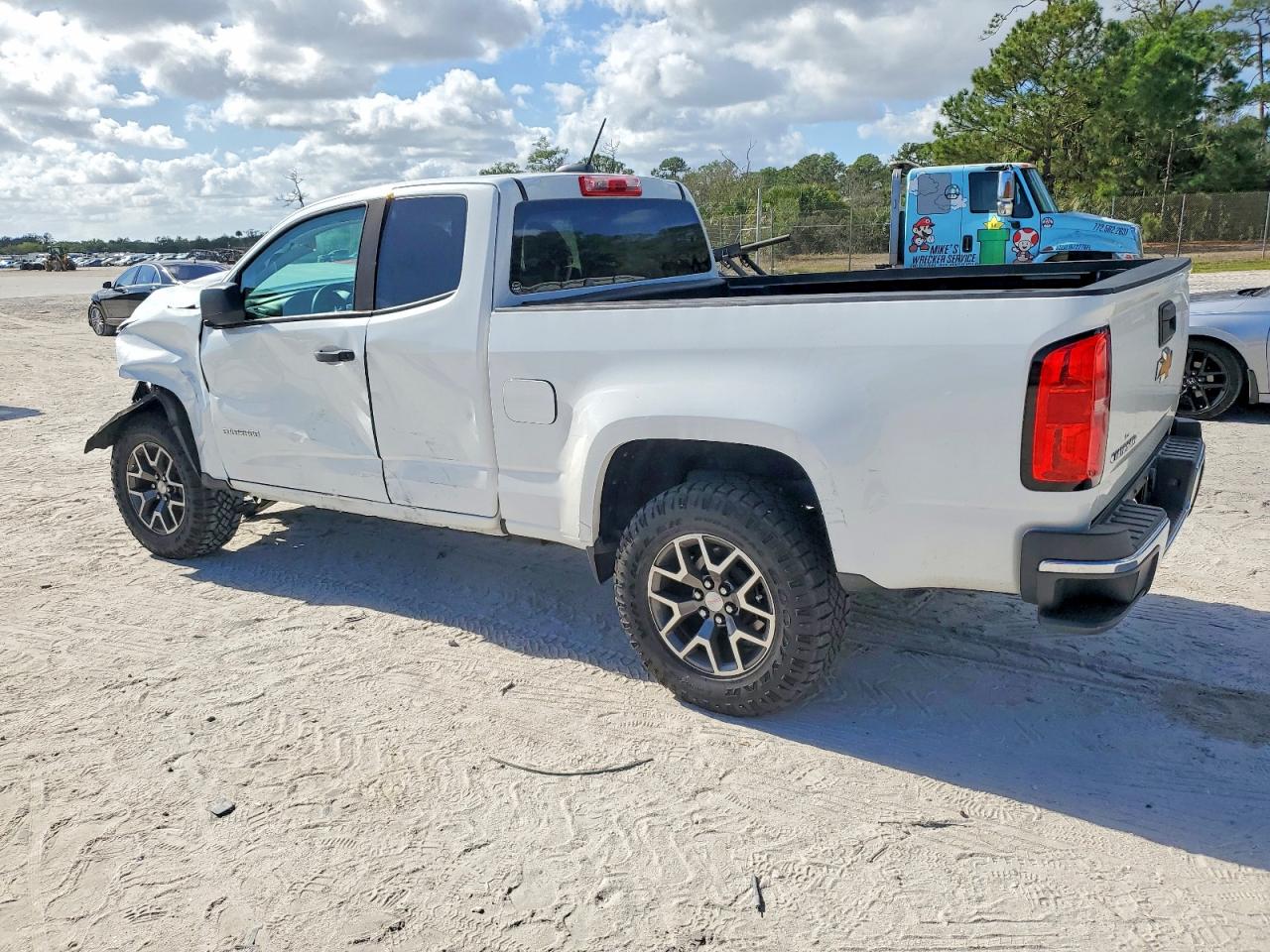 2019 CHEVROLET COLORADO photo 2