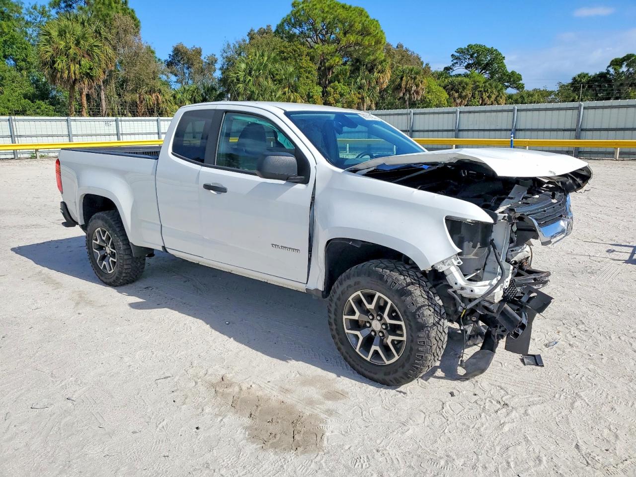 2019 CHEVROLET COLORADO photo 4
