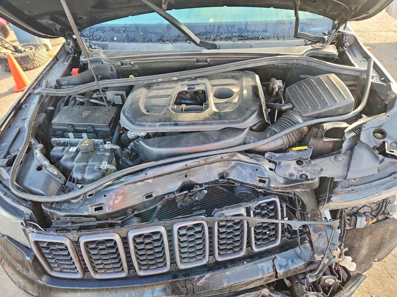2018 JEEP GRAND CHEROKEE TRAILHAWK photo 11