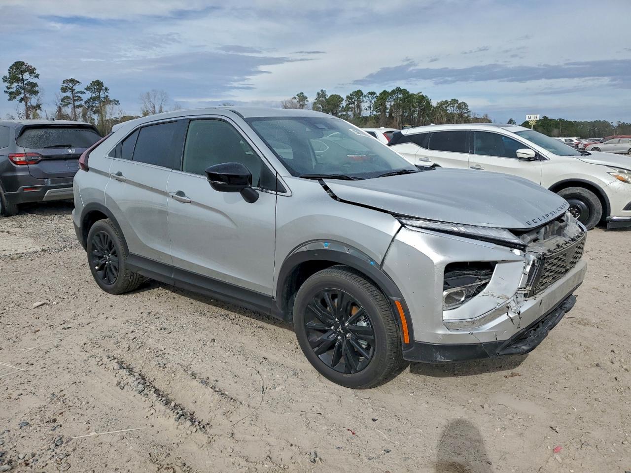2025 MITSUBISHI ECLIPSE CROSS LE photo 4
