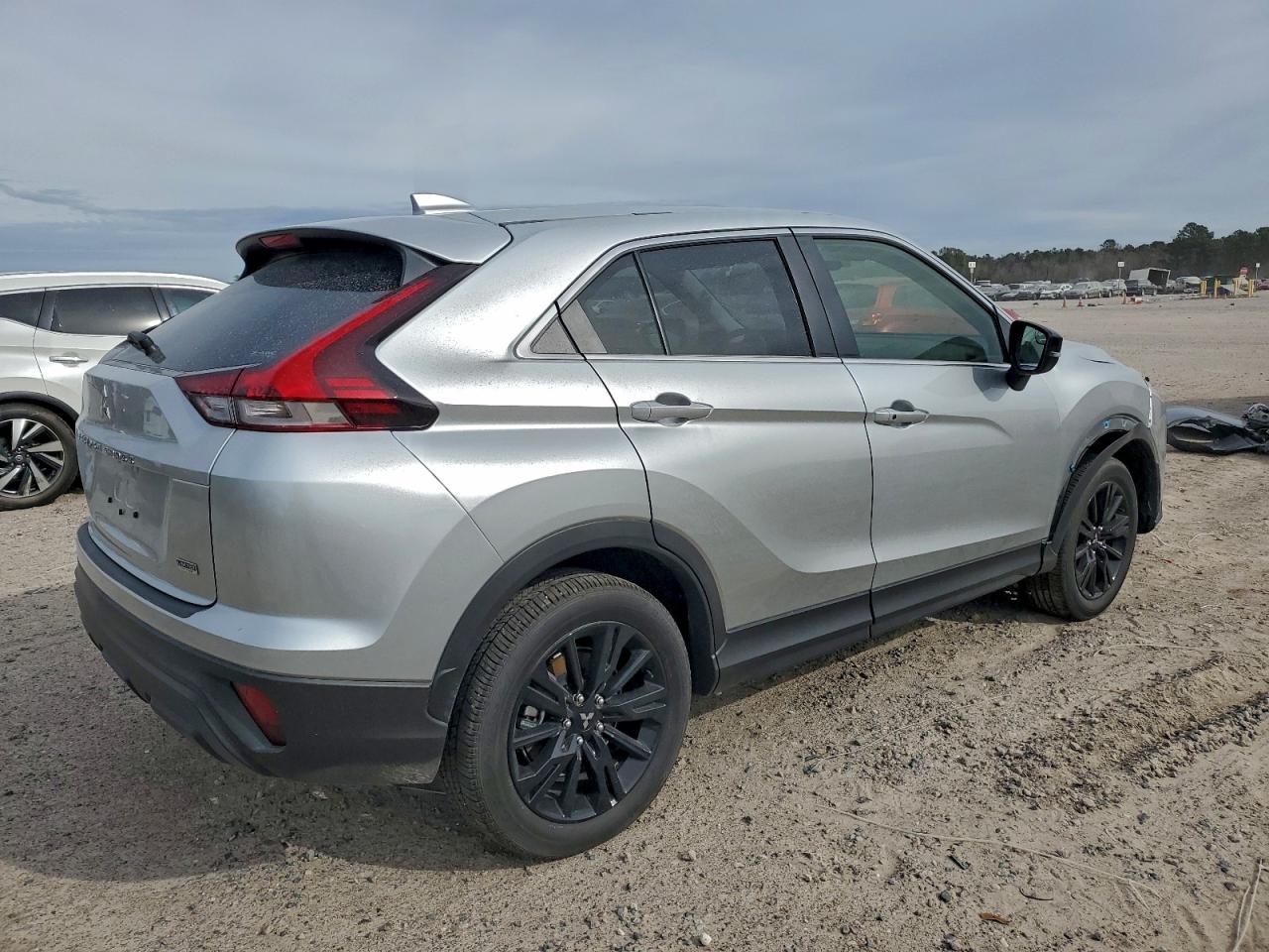2025 MITSUBISHI ECLIPSE CROSS LE photo 3