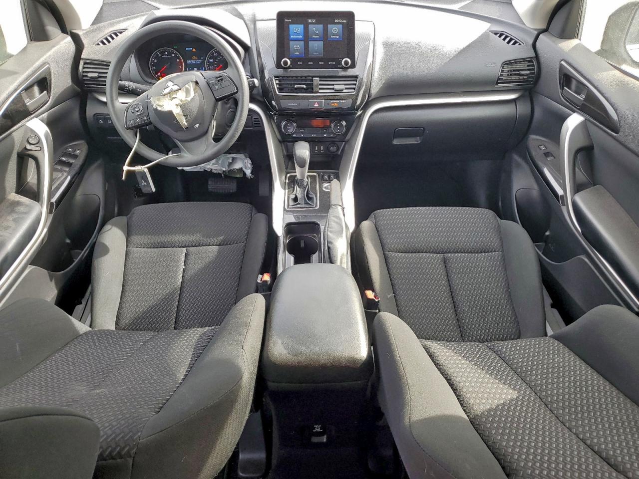 2025 MITSUBISHI ECLIPSE CROSS LE photo 8