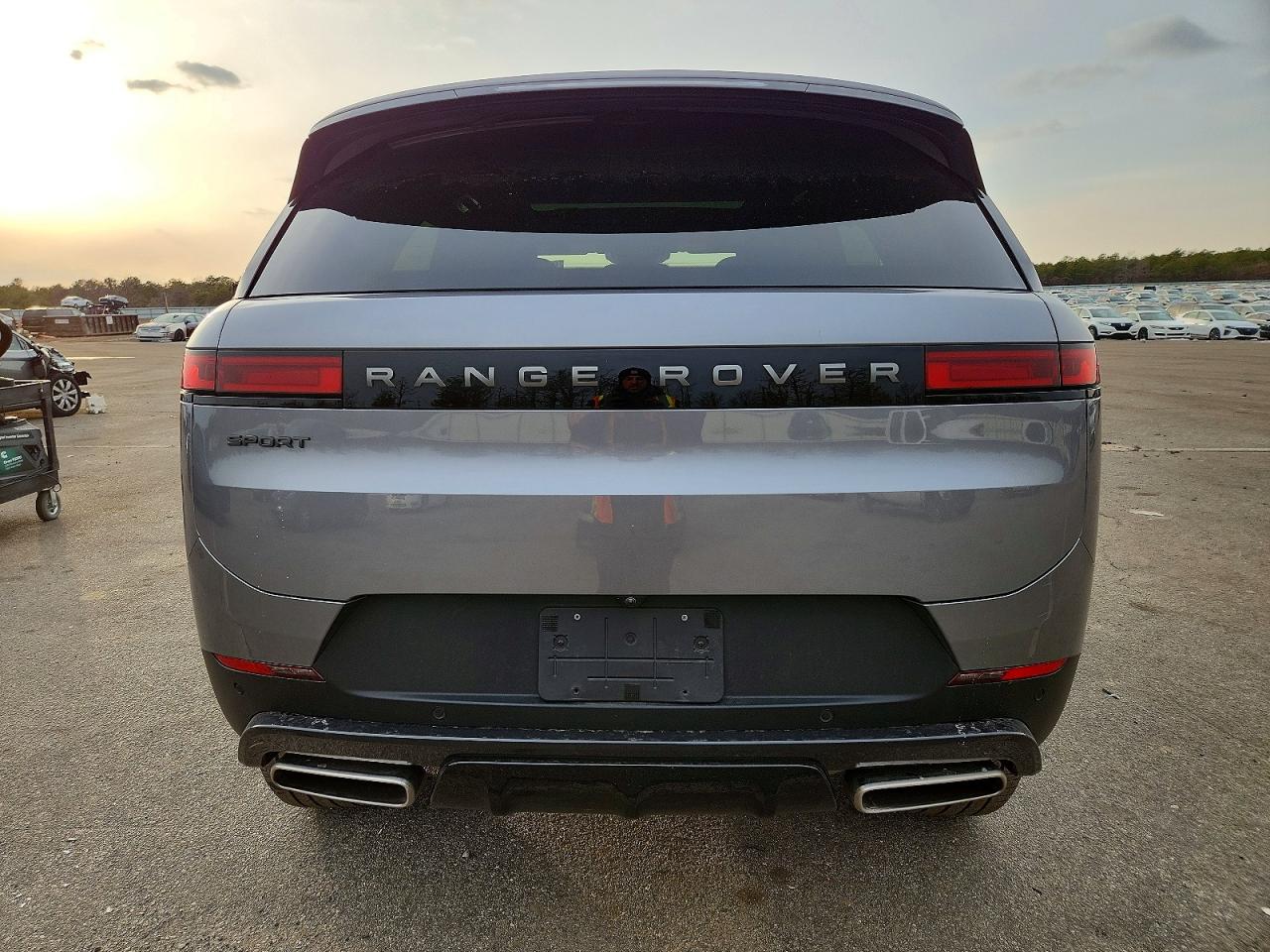 2025 LAND ROVER RANGE ROVER SPORT SE photo 6