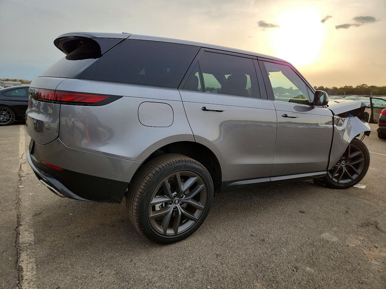 2025 LAND ROVER RANGE ROVER SPORT SE photo 3