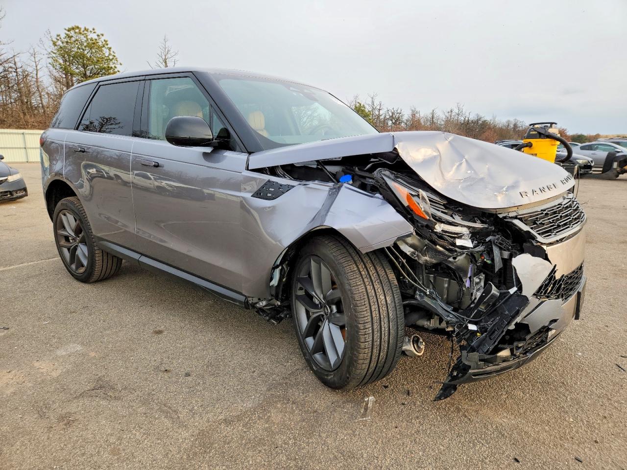 2025 LAND ROVER RANGE ROVER SPORT SE photo 4