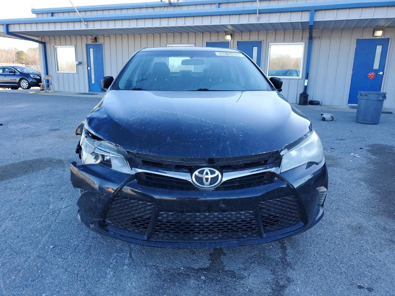 2017 TOYOTA CAMRY LE photo 5