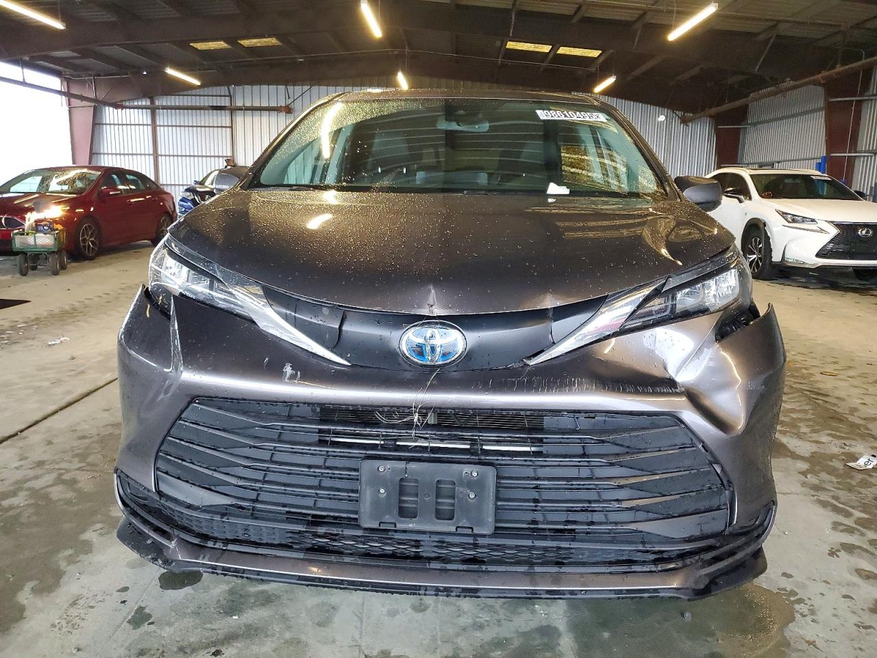 2022 TOYOTA SIENNA LE photo 5