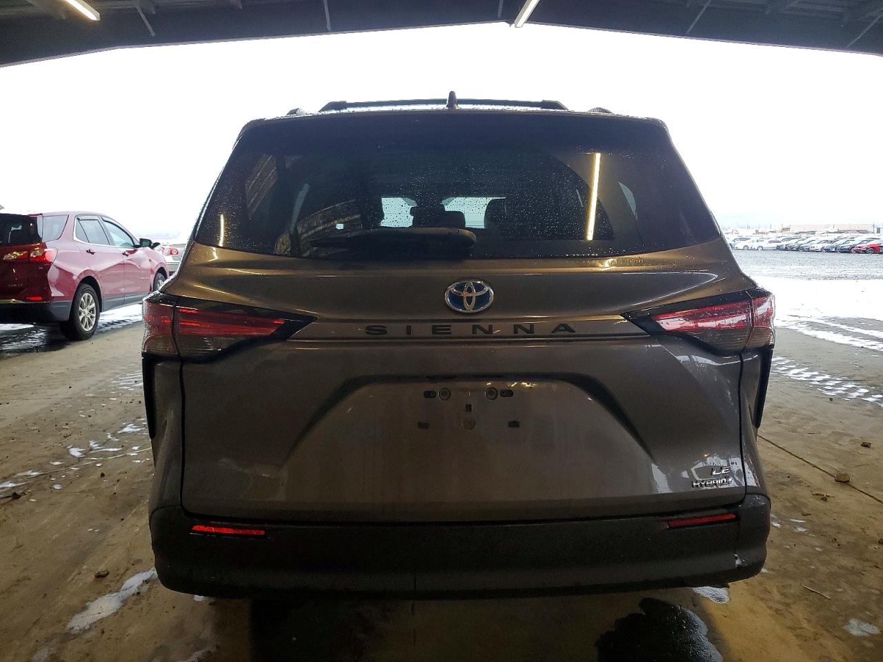 2022 TOYOTA SIENNA LE photo 6