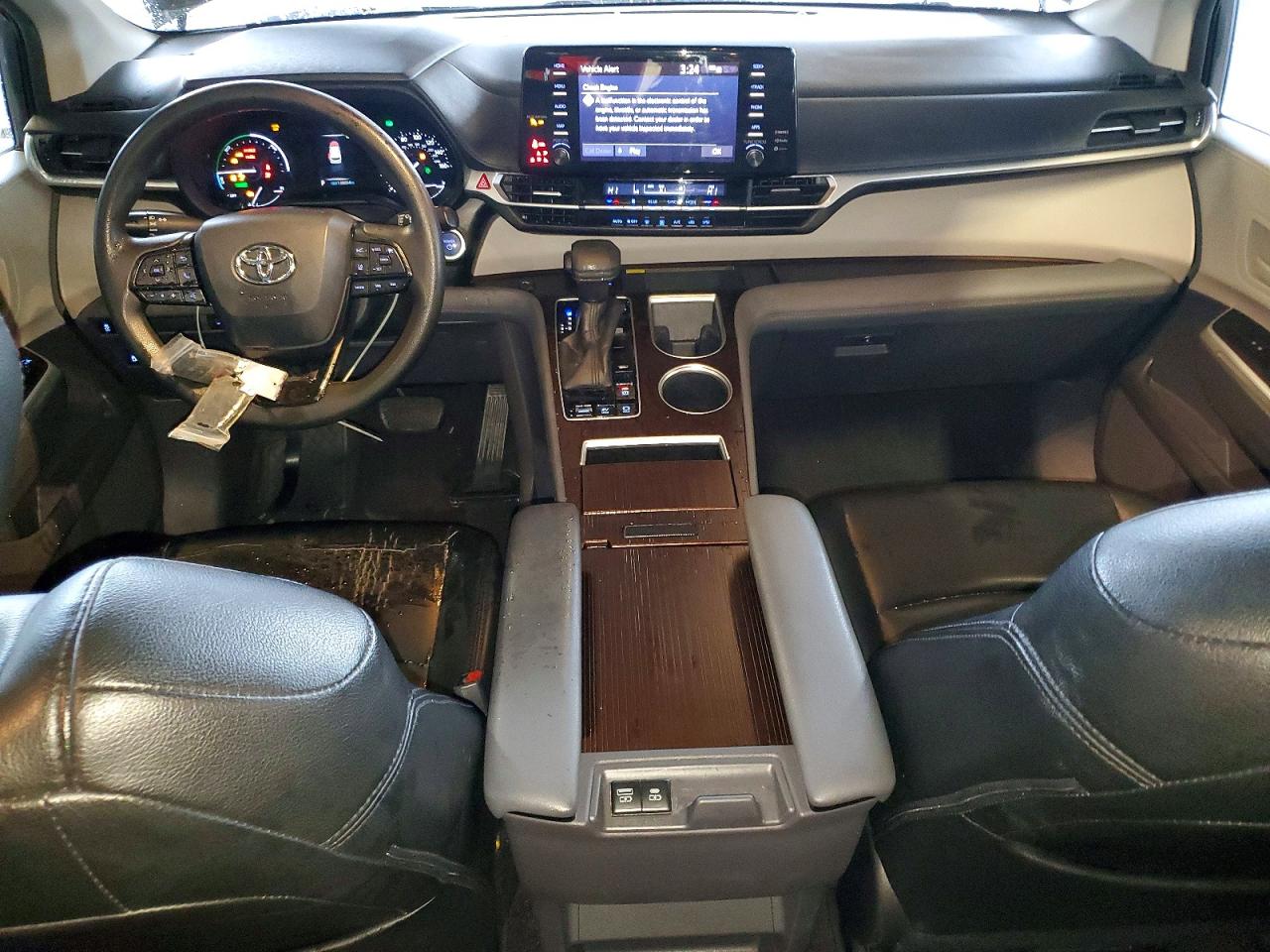 2022 TOYOTA SIENNA LE photo 8