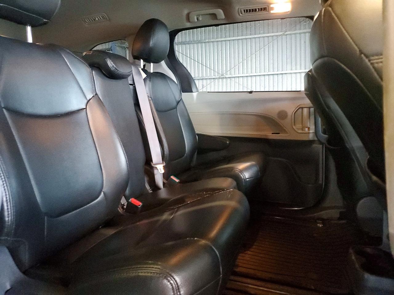 2022 TOYOTA SIENNA LE photo 11
