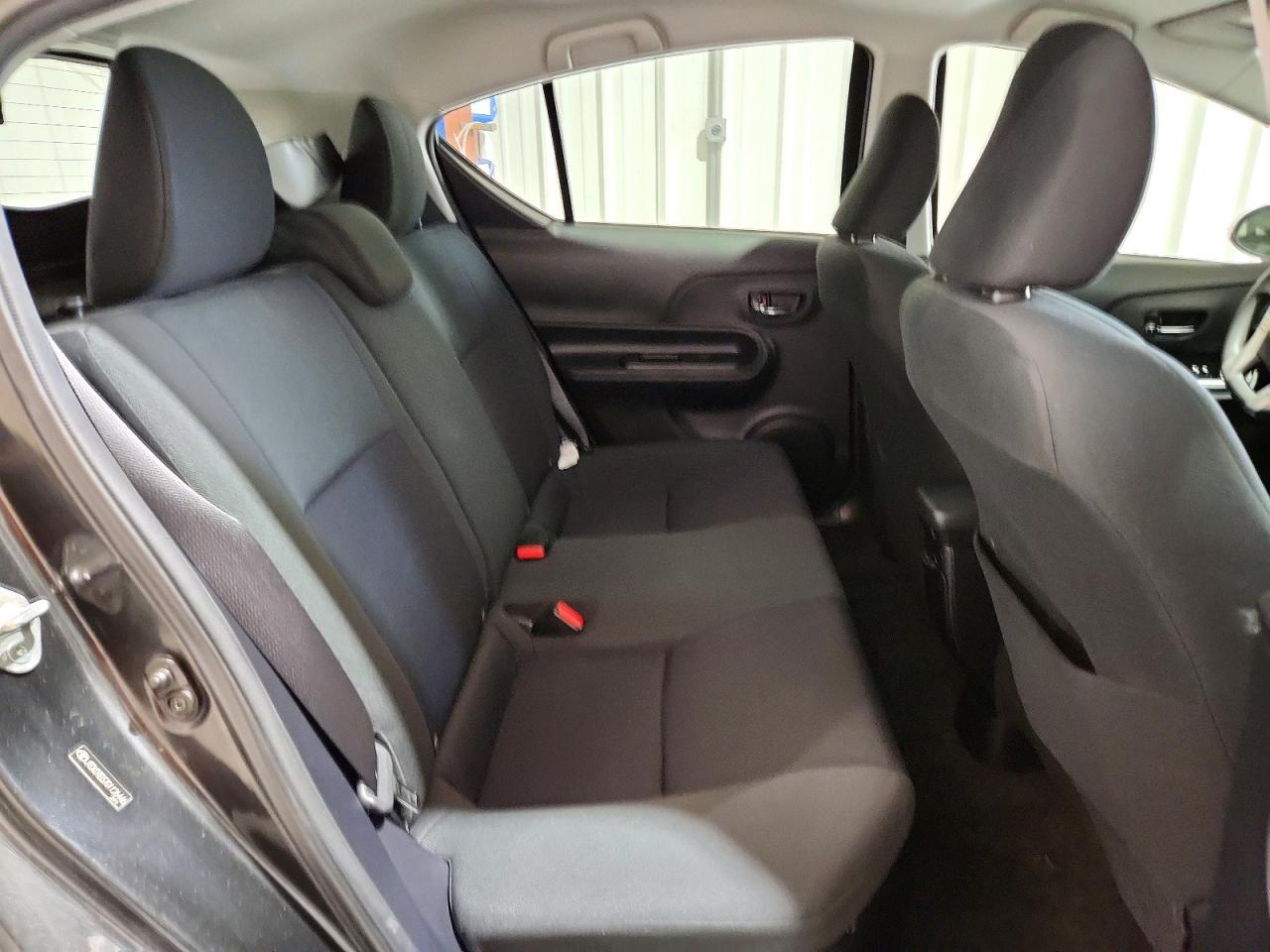 2016 TOYOTA PRIUS C photo 10
