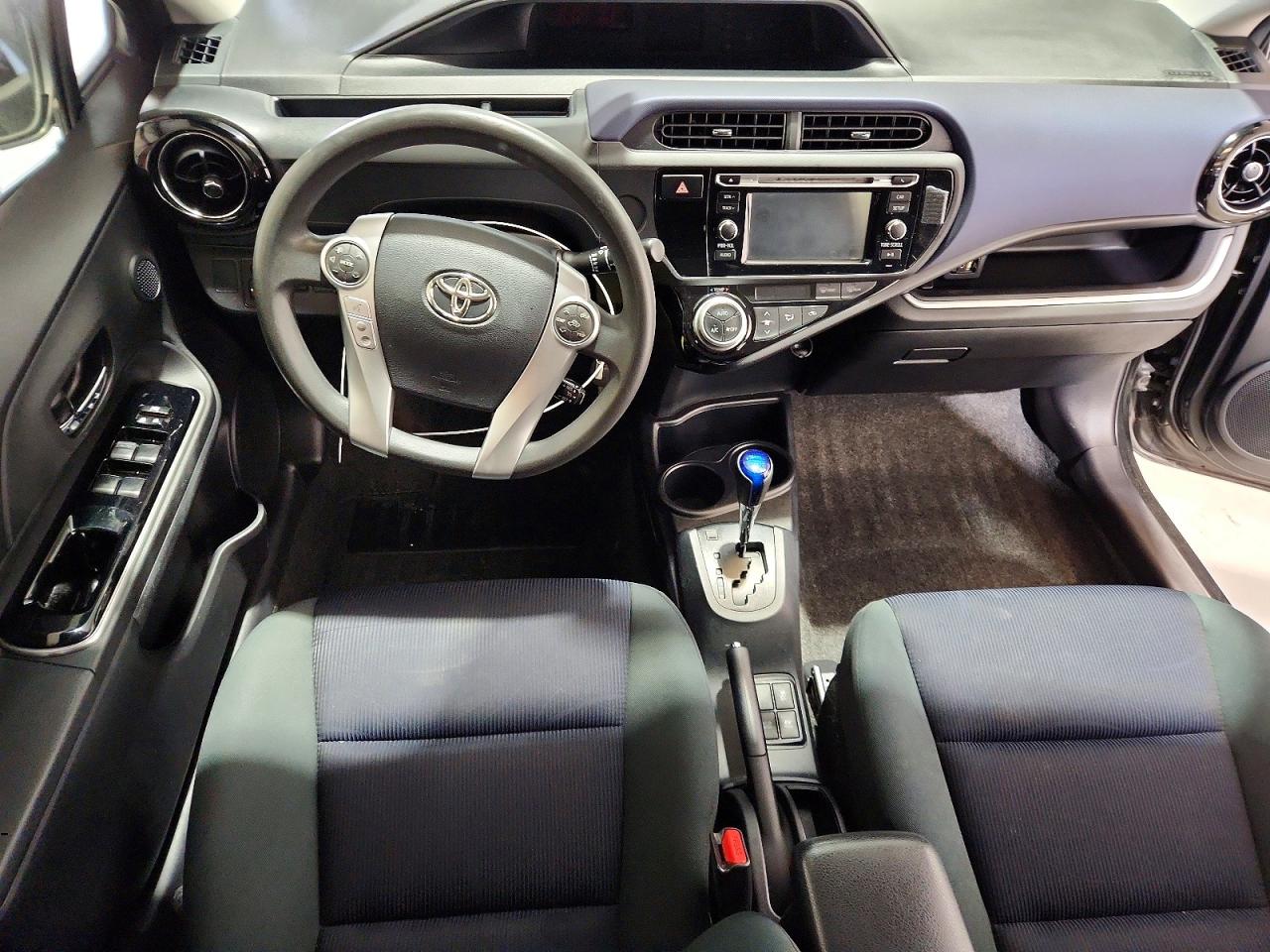 2016 TOYOTA PRIUS C photo 8