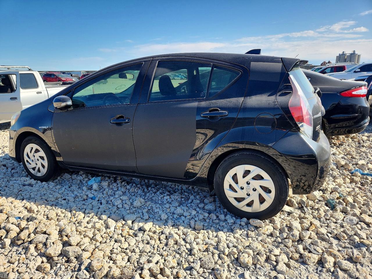 2016 TOYOTA PRIUS C photo 2