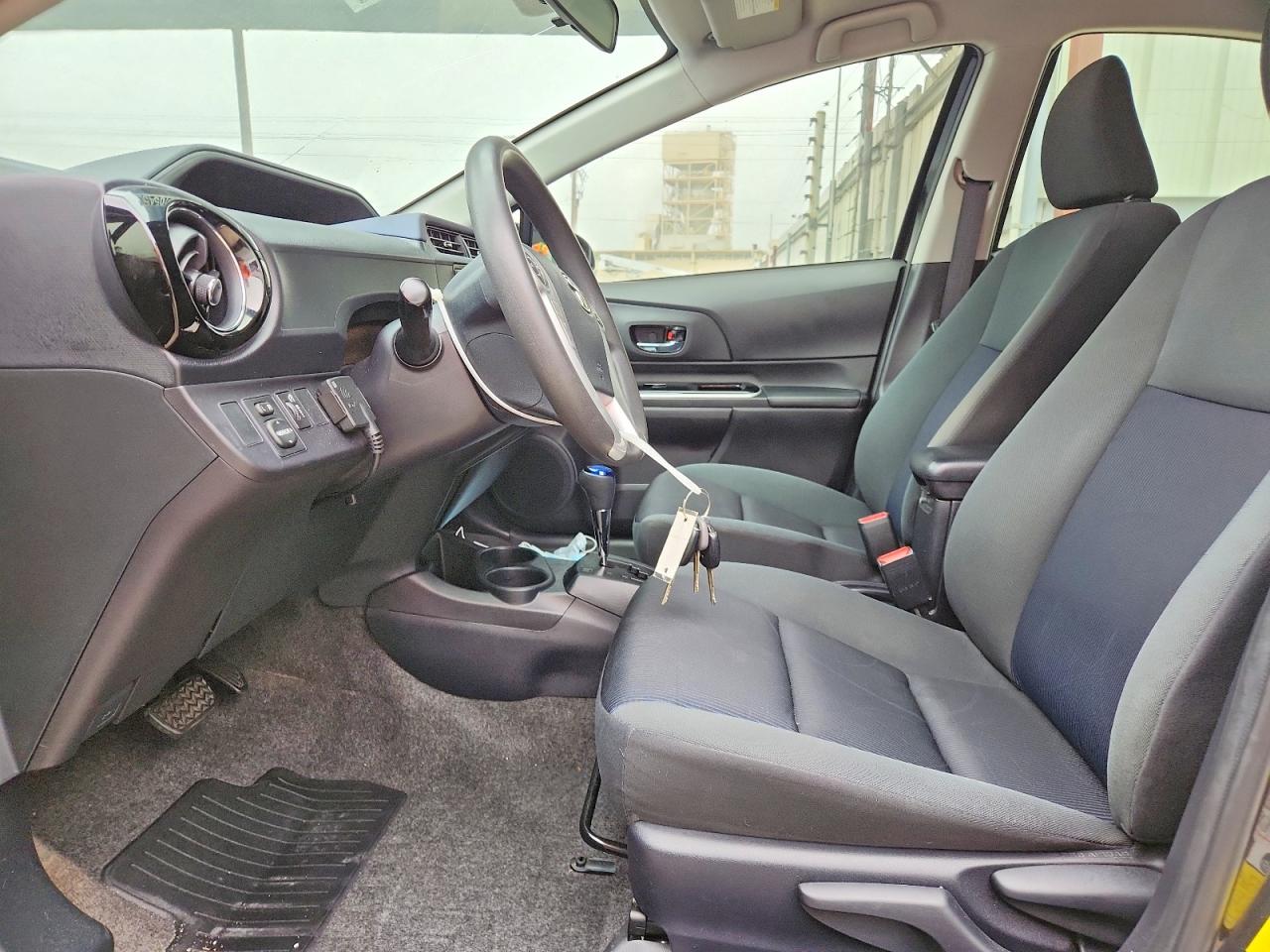 2016 TOYOTA PRIUS C photo 7
