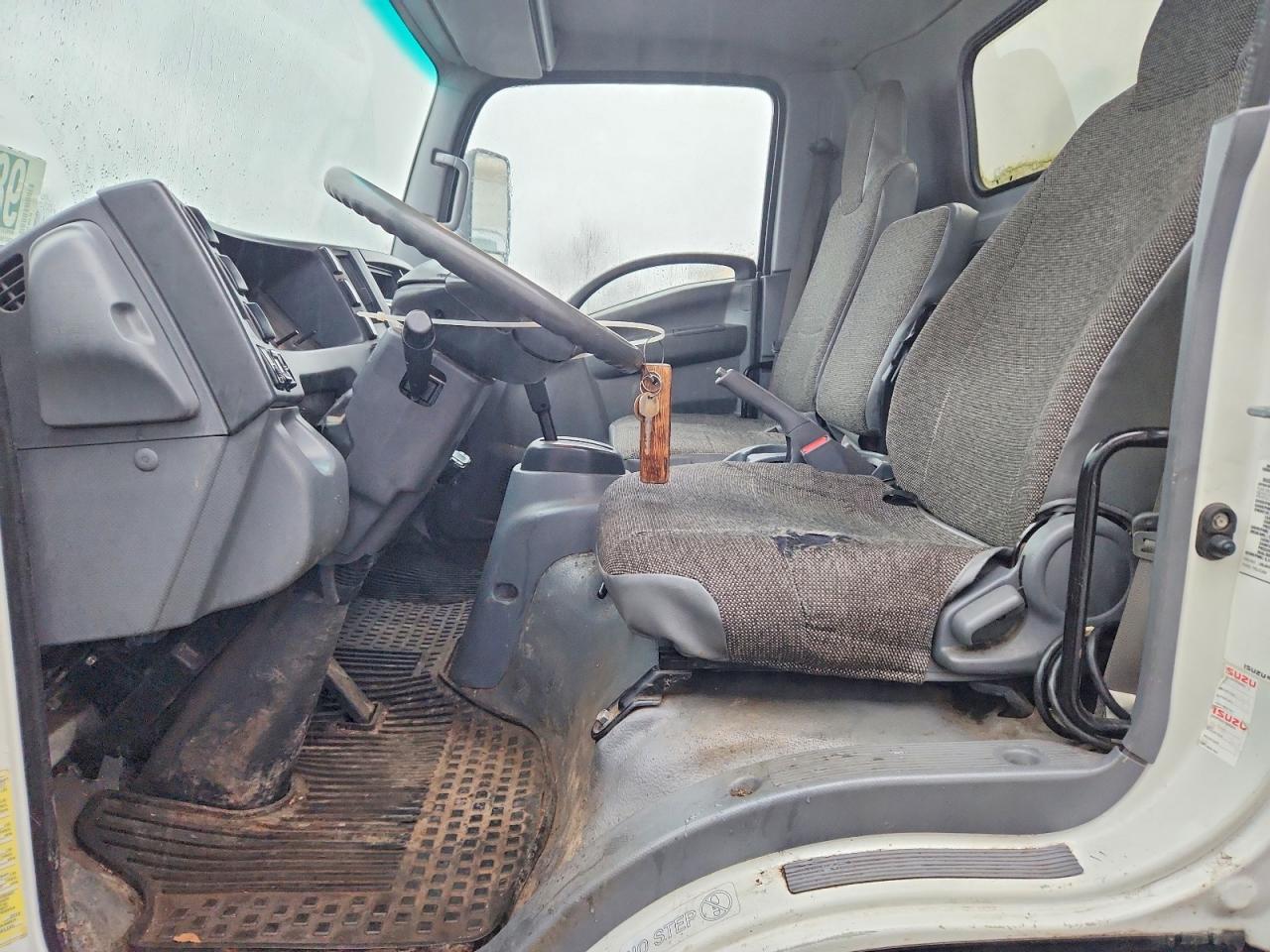 2013 ISUZU NPR photo 7