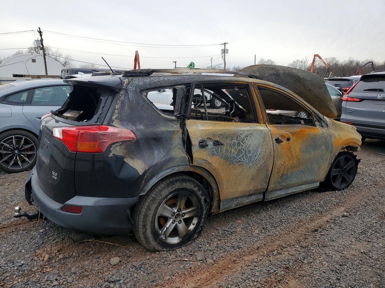 2014 TOYOTA RAV4 XLE photo 3