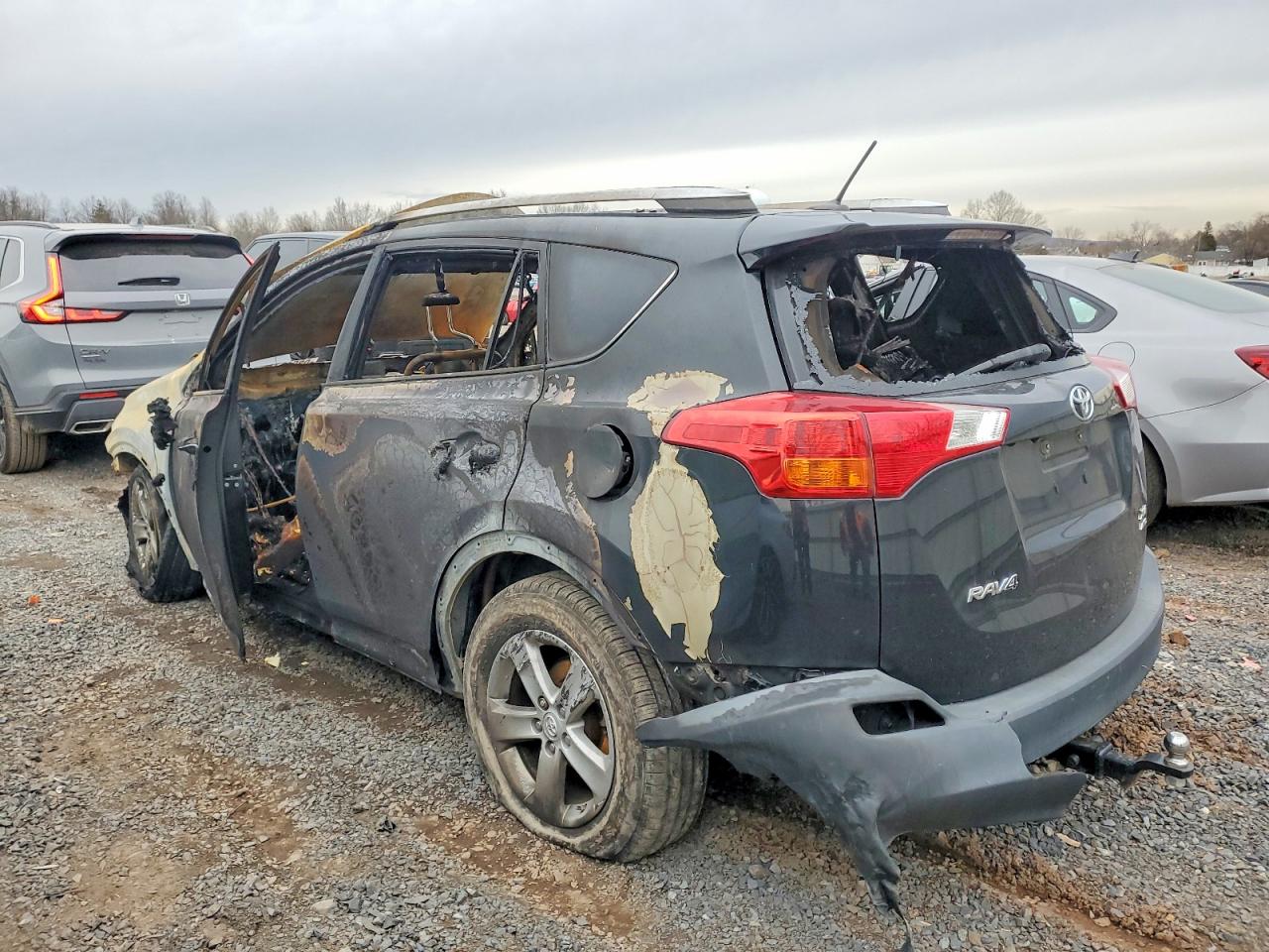2014 TOYOTA RAV4 XLE photo 2