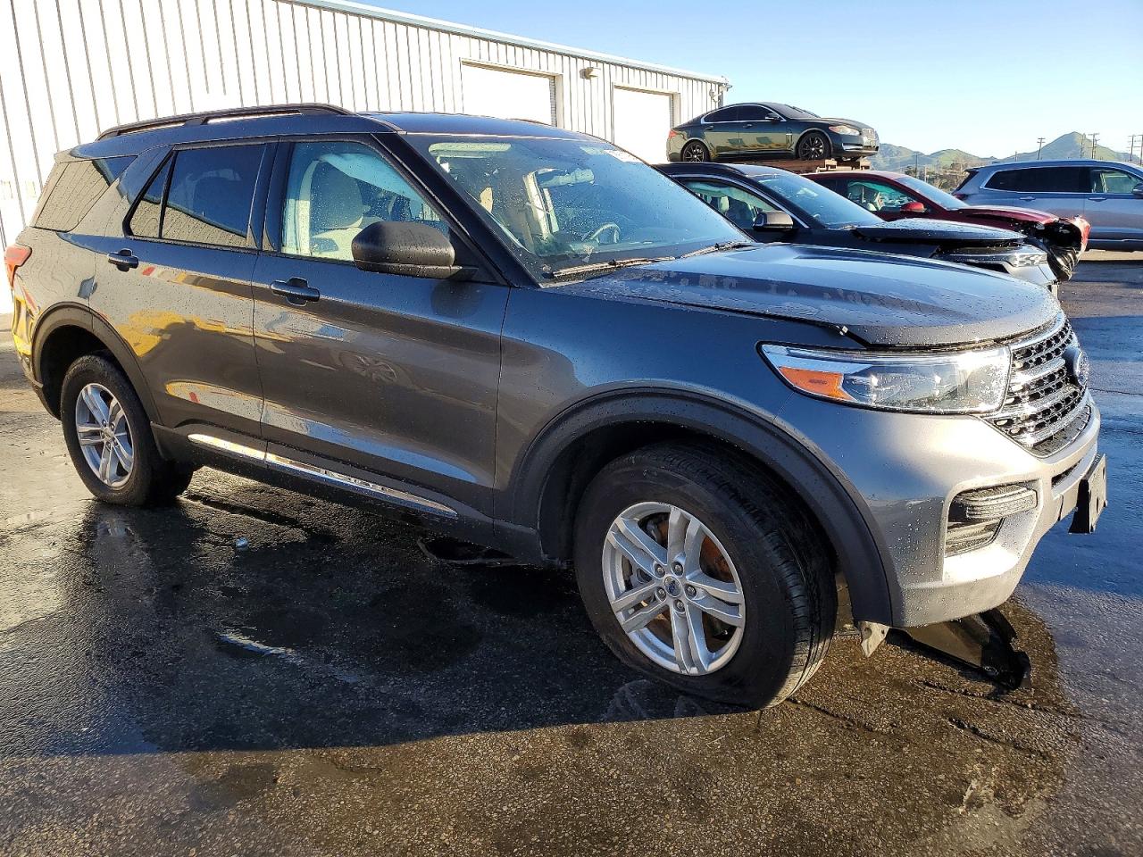 2023 FORD EXPLORER XLT photo 4