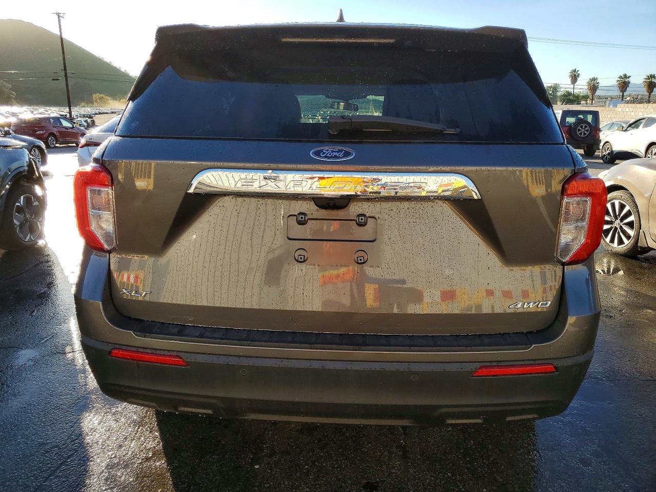 2023 FORD EXPLORER XLT photo 6
