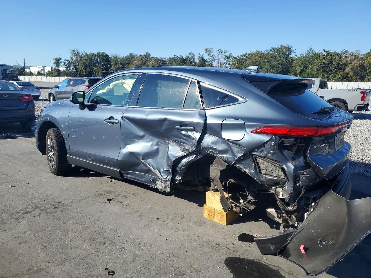 2022 TOYOTA VENZA LE photo 2