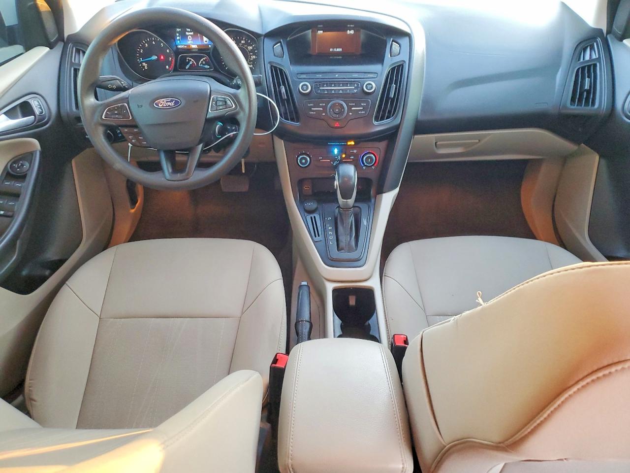 2018 FORD FOCUS SE photo 8