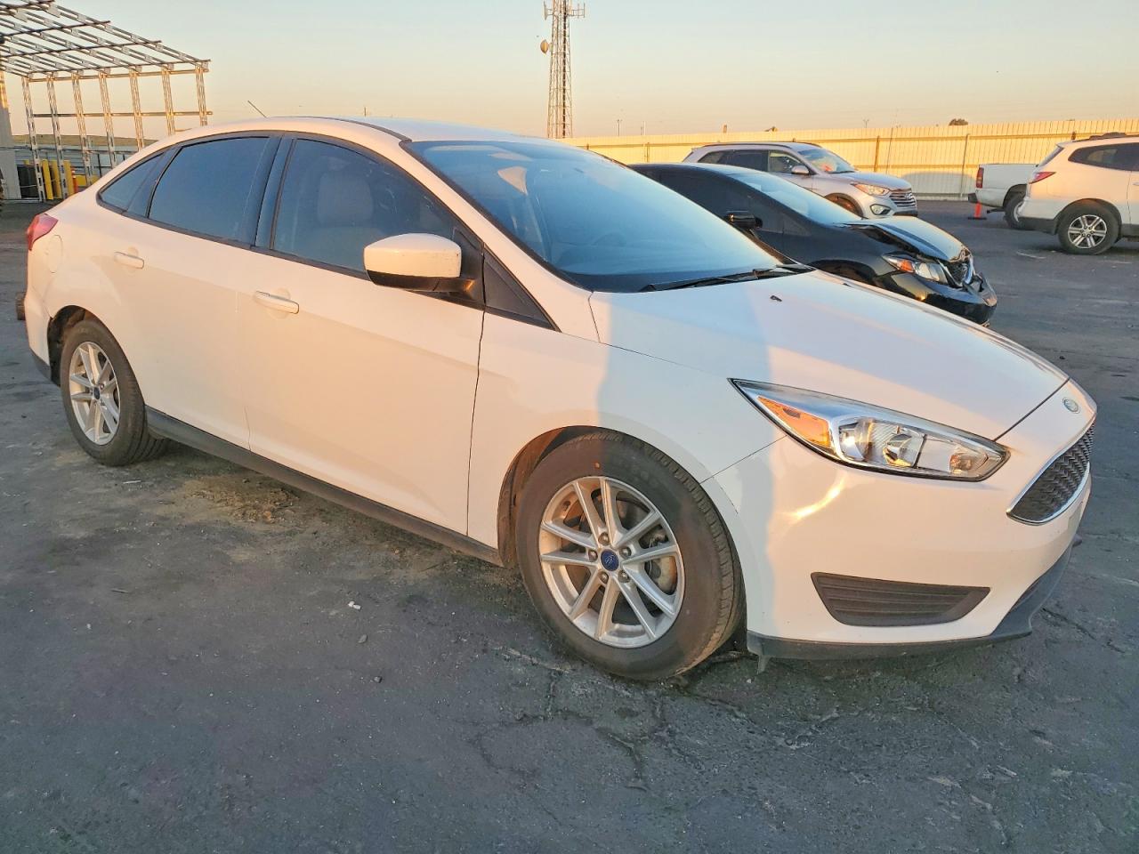 2018 FORD FOCUS SE photo 4