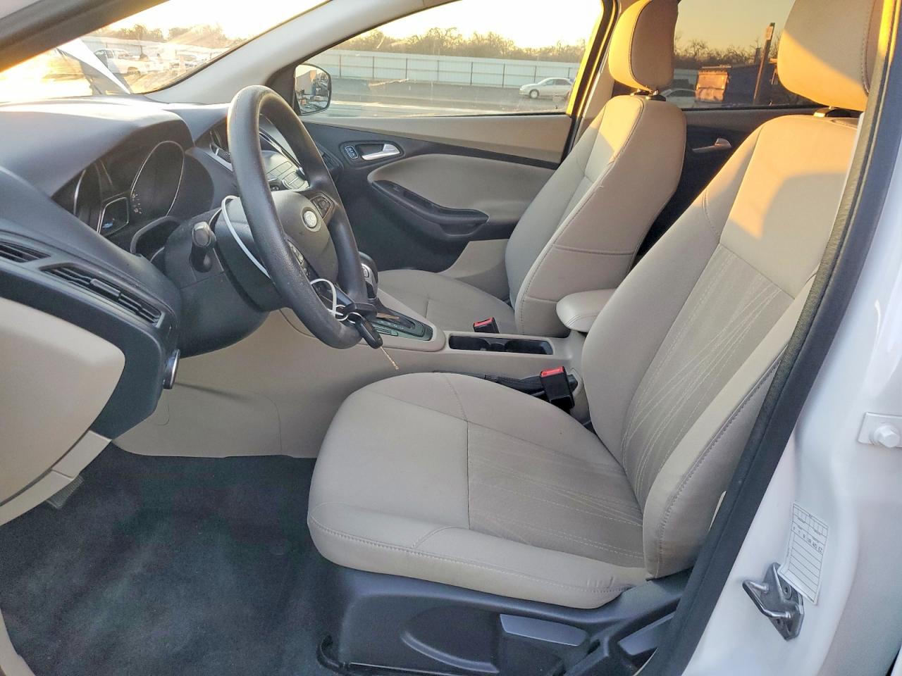 2018 FORD FOCUS SE photo 7