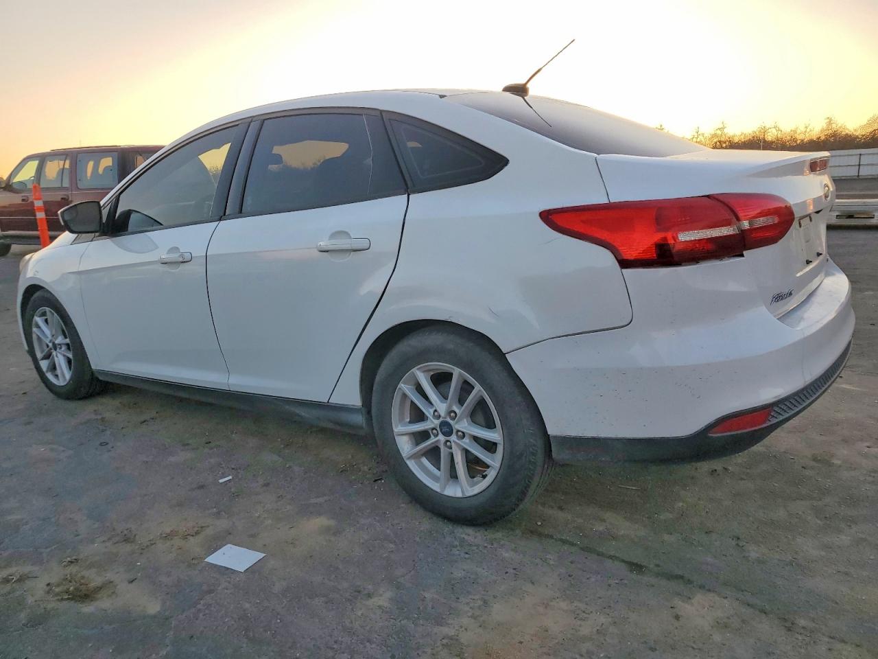 2018 FORD FOCUS SE photo 2