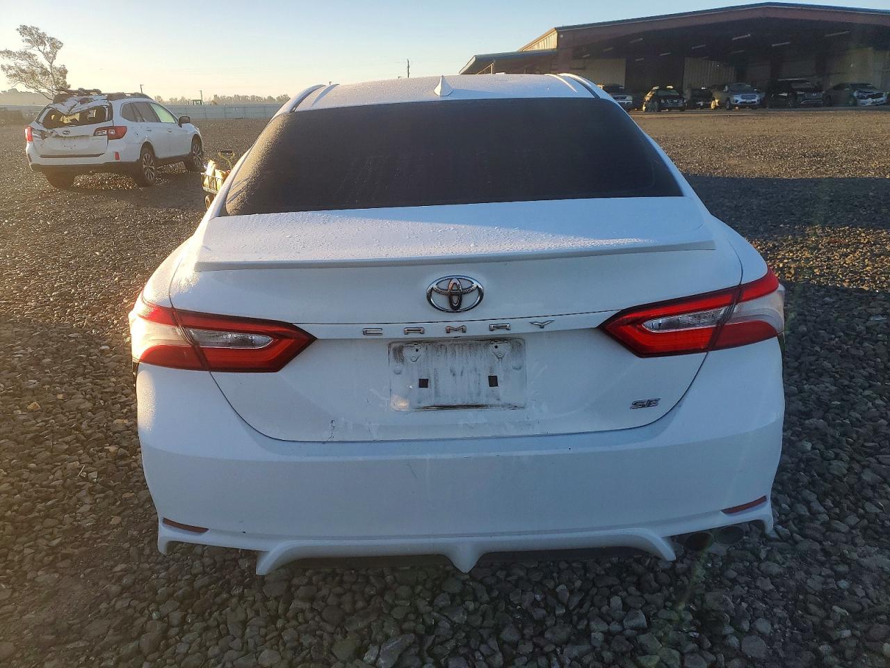 2020 TOYOTA CAMRY SE photo 6