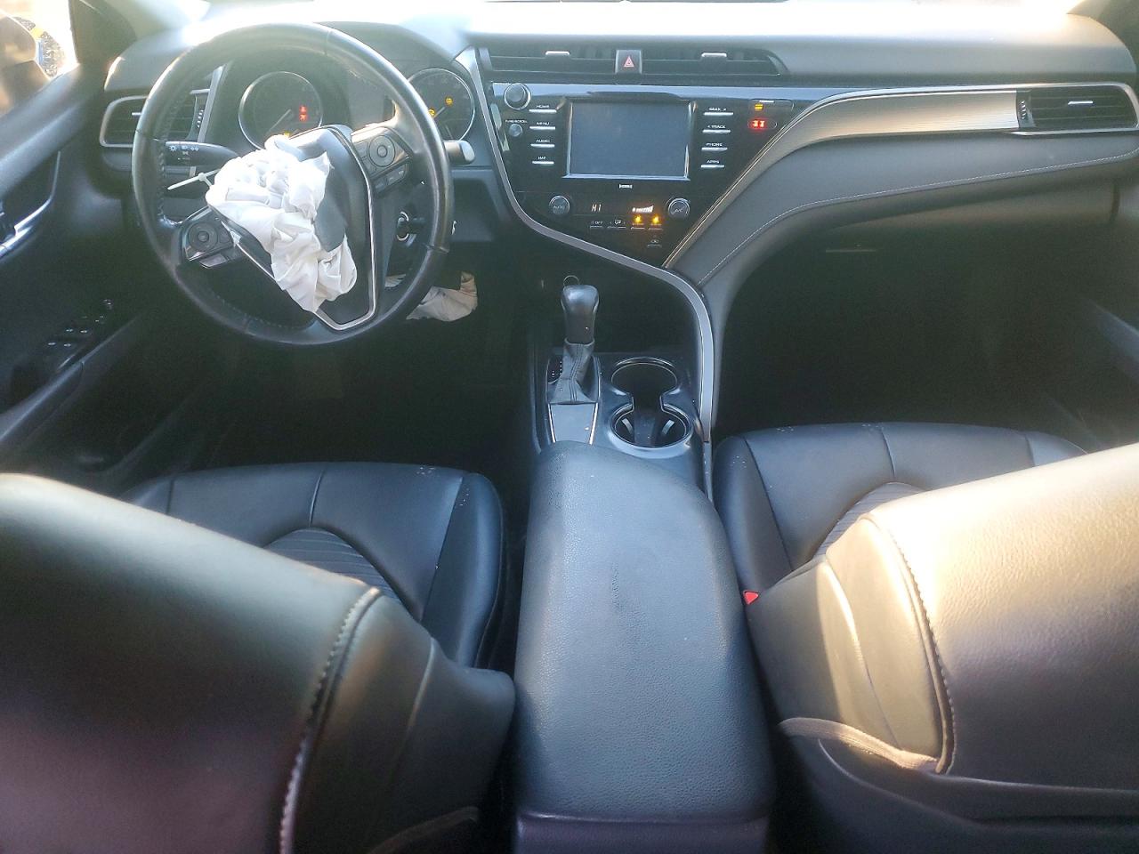 2020 TOYOTA CAMRY SE photo 8
