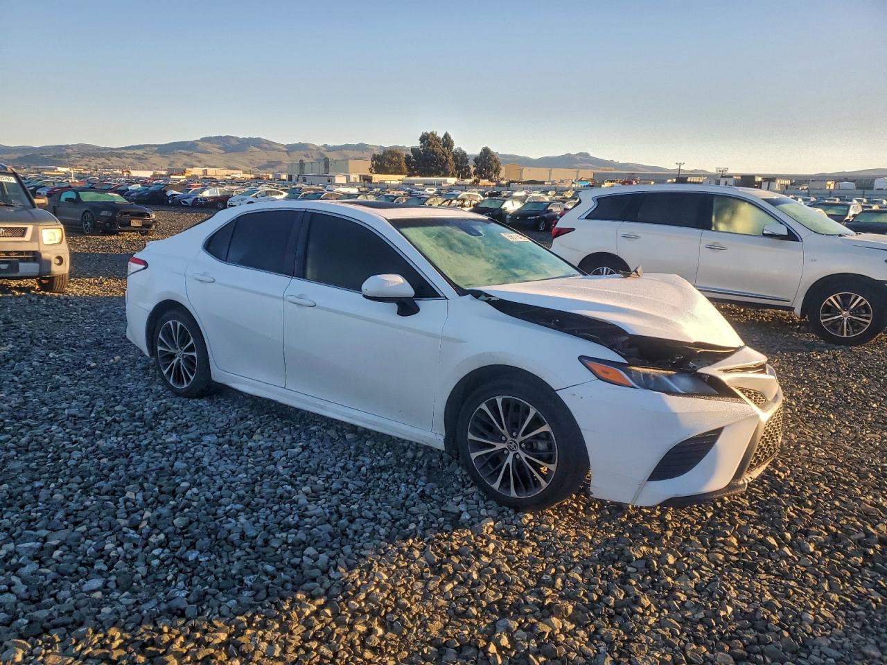 2020 TOYOTA CAMRY SE photo 4