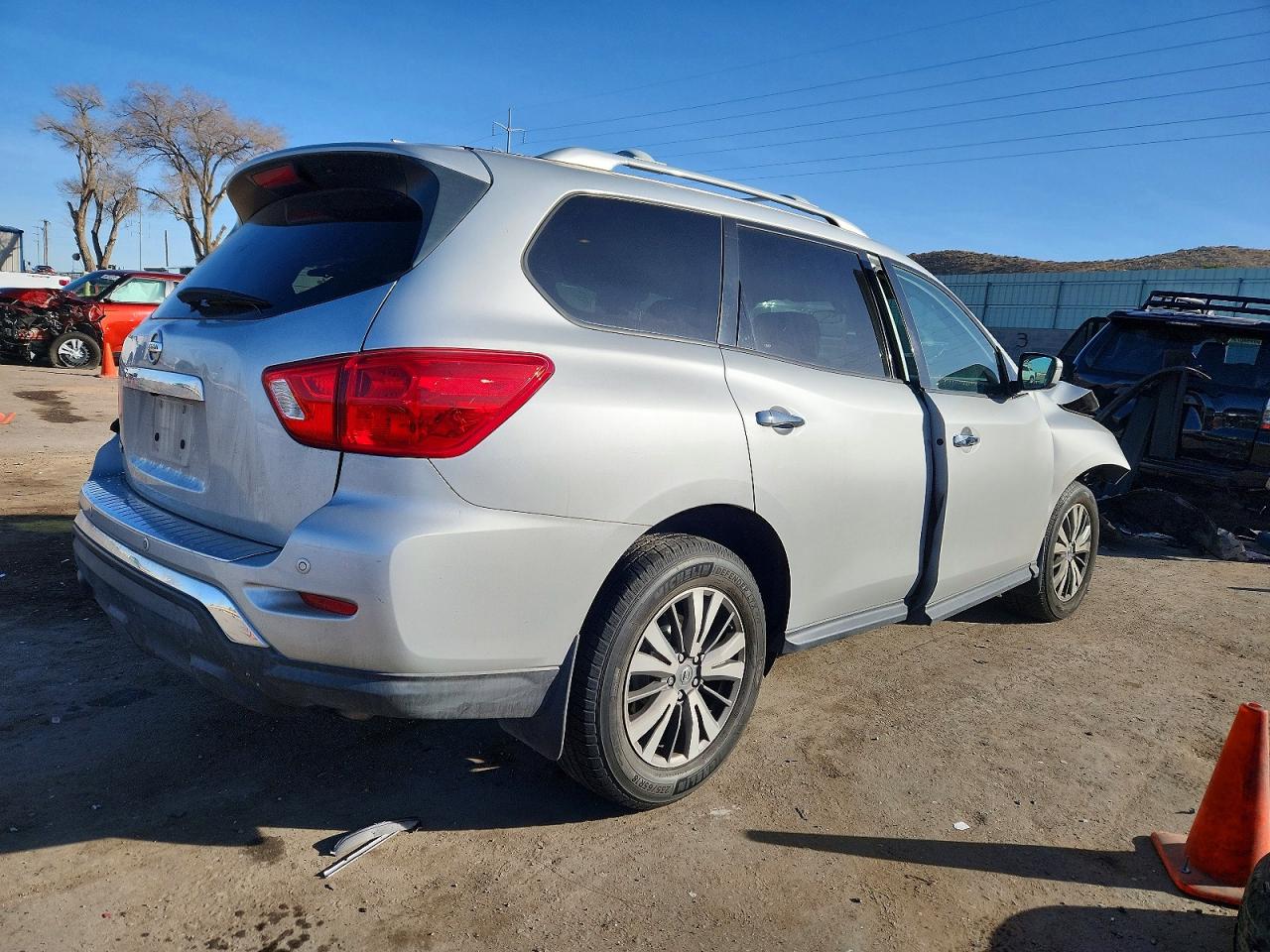2020 NISSAN PATHFINDER S photo 3