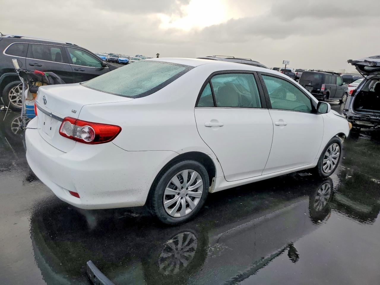 2013 TOYOTA COROLLA BASE photo 3