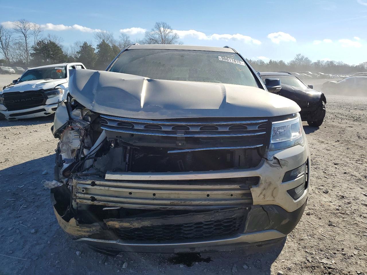 2017 FORD EXPLORER XLT photo 5