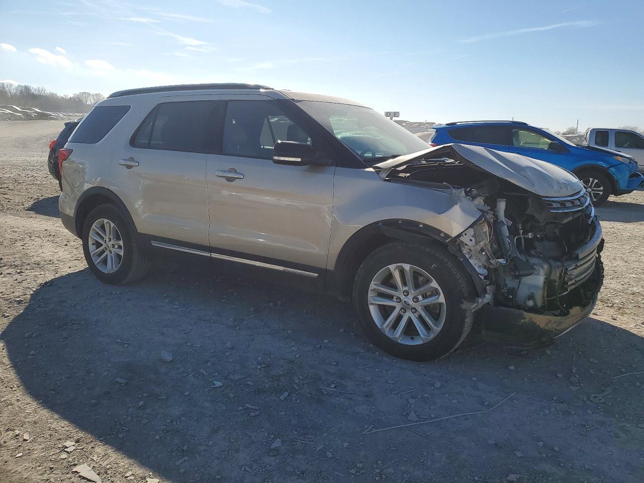 2017 FORD EXPLORER XLT photo 4