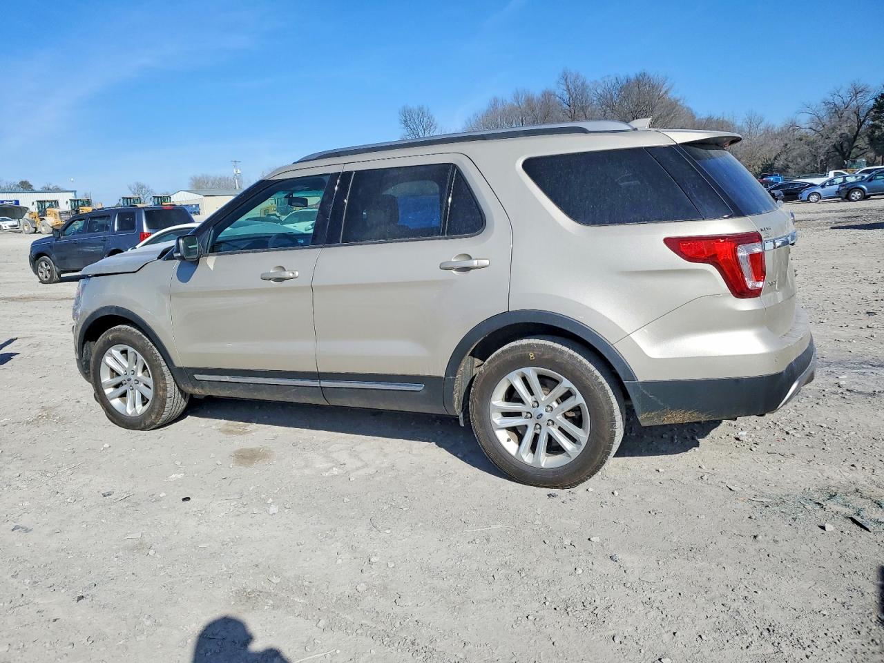 2017 FORD EXPLORER XLT photo 2