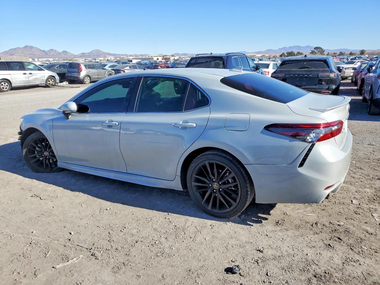 2022 TOYOTA CAMRY XSE photo 2