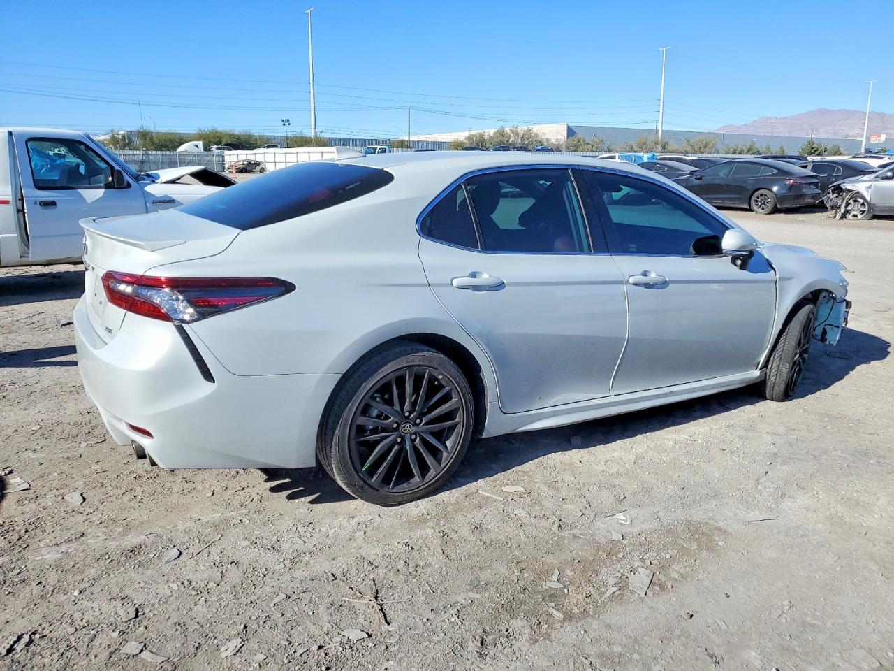 2022 TOYOTA CAMRY XSE photo 3