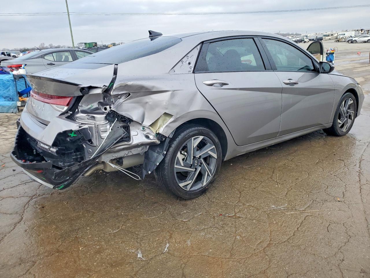 2025 HYUNDAI ELANTRA SEL SPORT photo 3