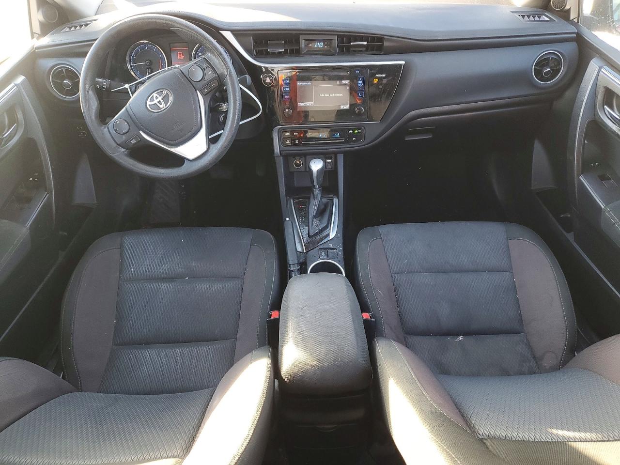 2017 TOYOTA COROLLA LE photo 8