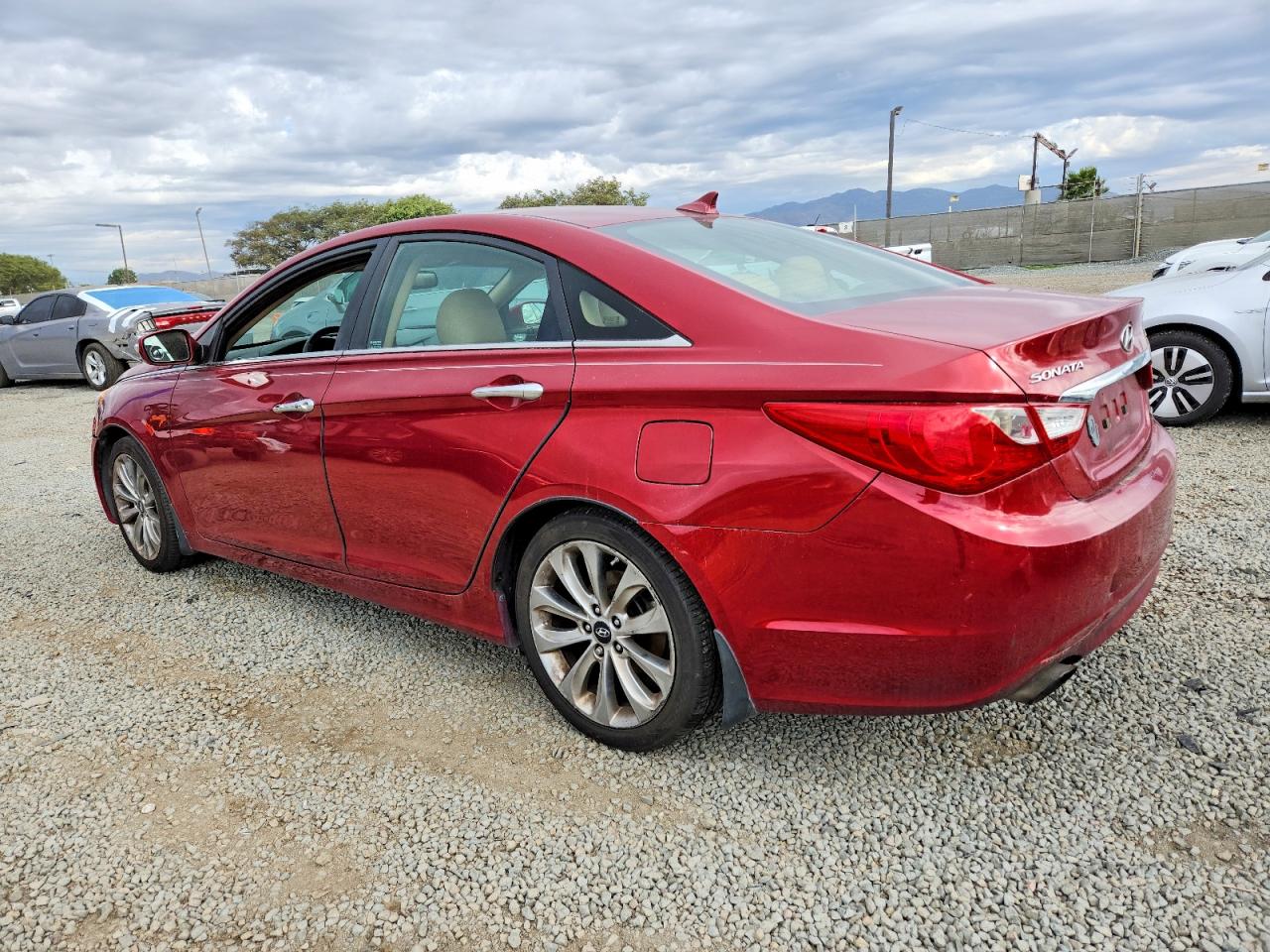 2011 HYUNDAI SONATA SE photo 2
