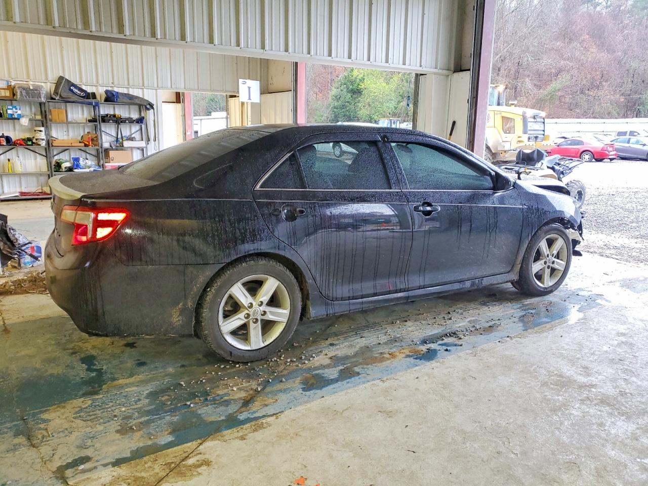 2014 TOYOTA CAMRY L photo 3