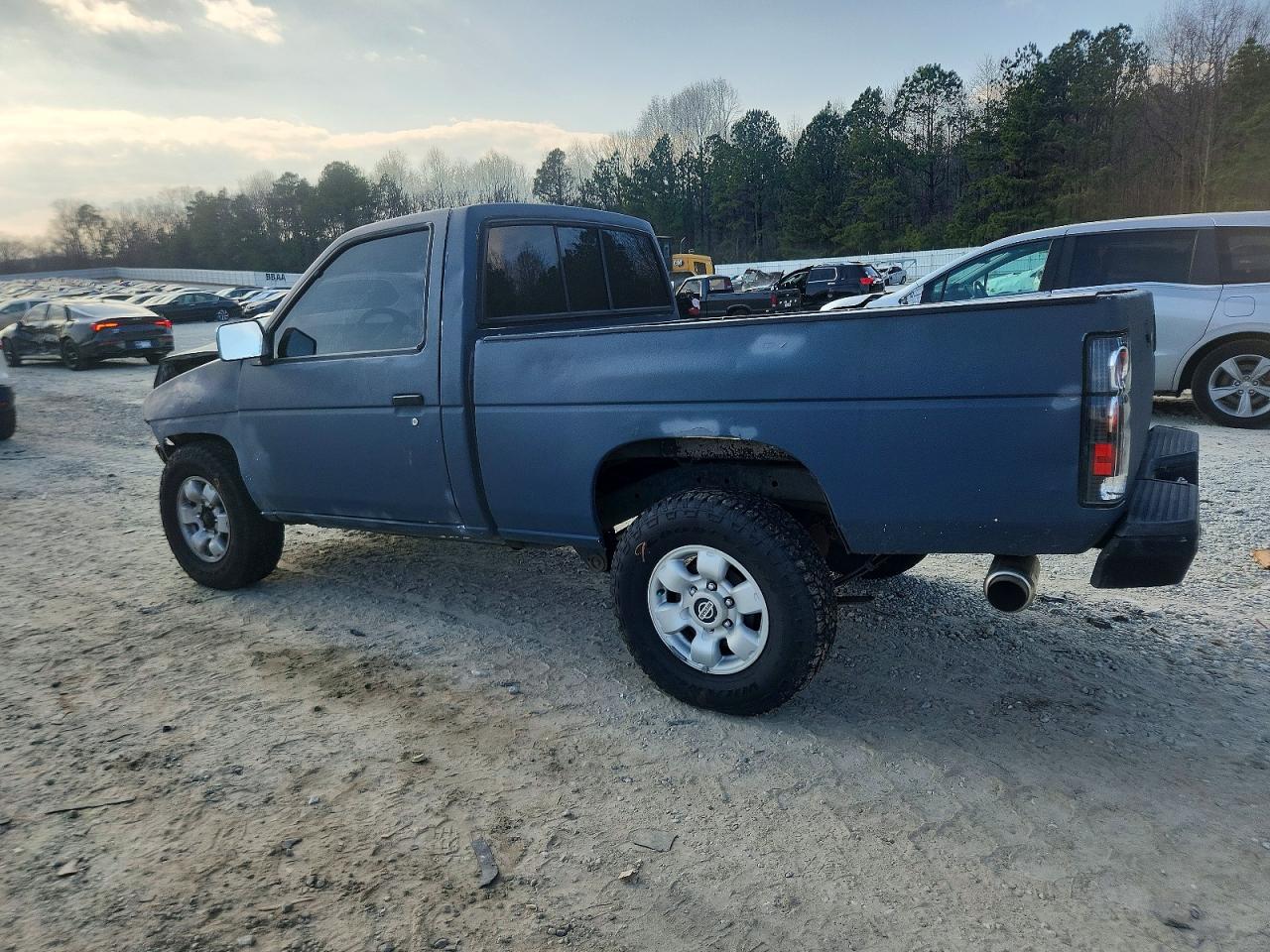 1993 NISSAN TRUCK SHORT WHEELBASE photo 2