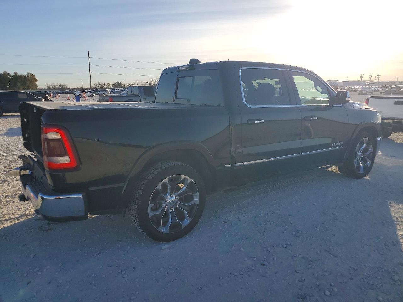 2021 RAM 1500 LIMITED photo 3