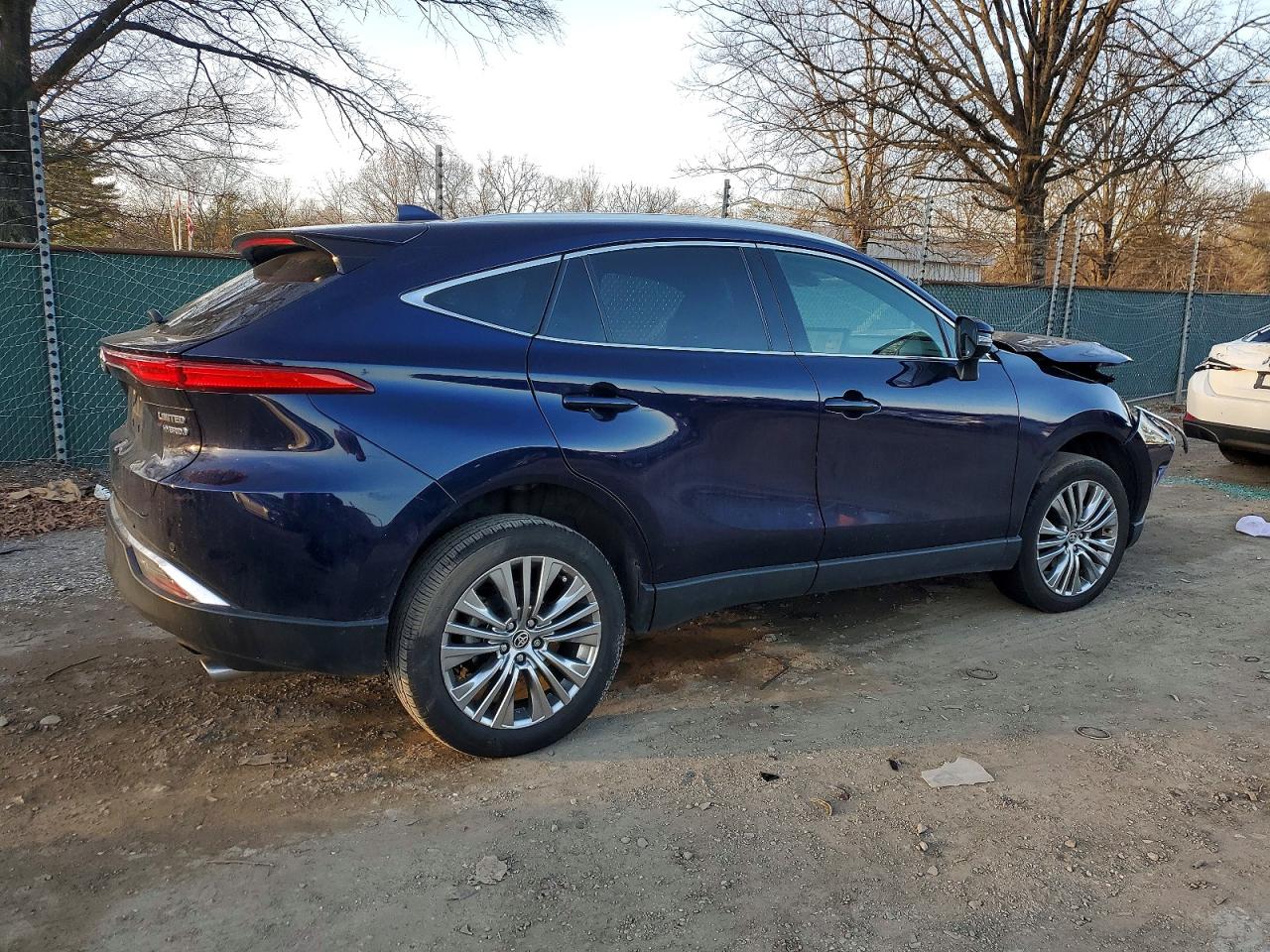 2021 TOYOTA VENZA LE photo 3