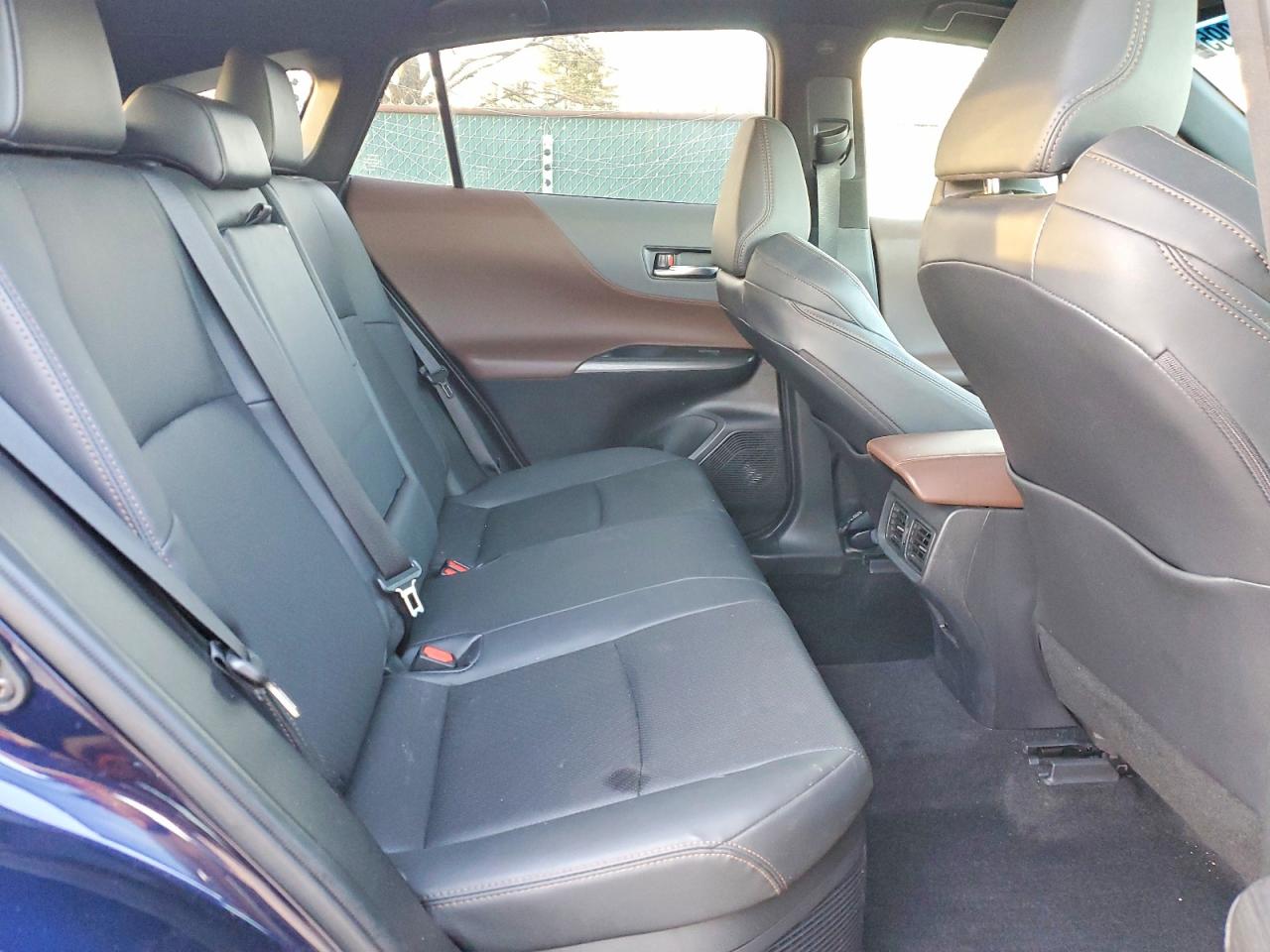 2021 TOYOTA VENZA LE photo 10