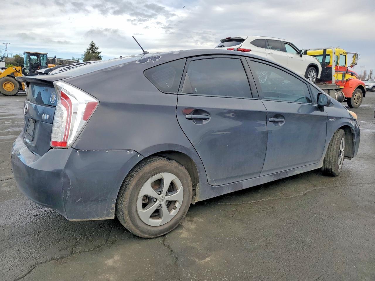 2013 TOYOTA PRIUS photo 3