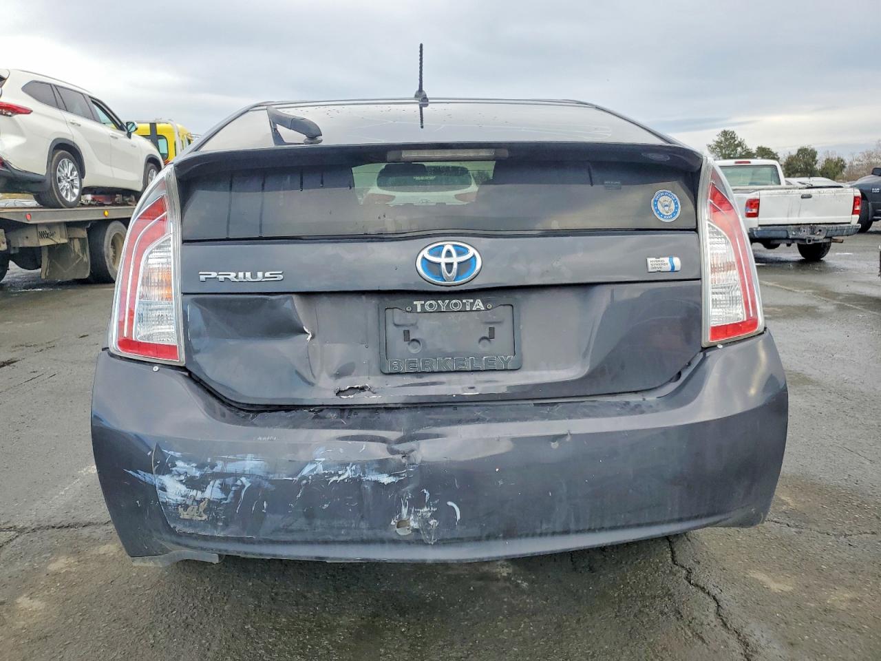 2013 TOYOTA PRIUS photo 6