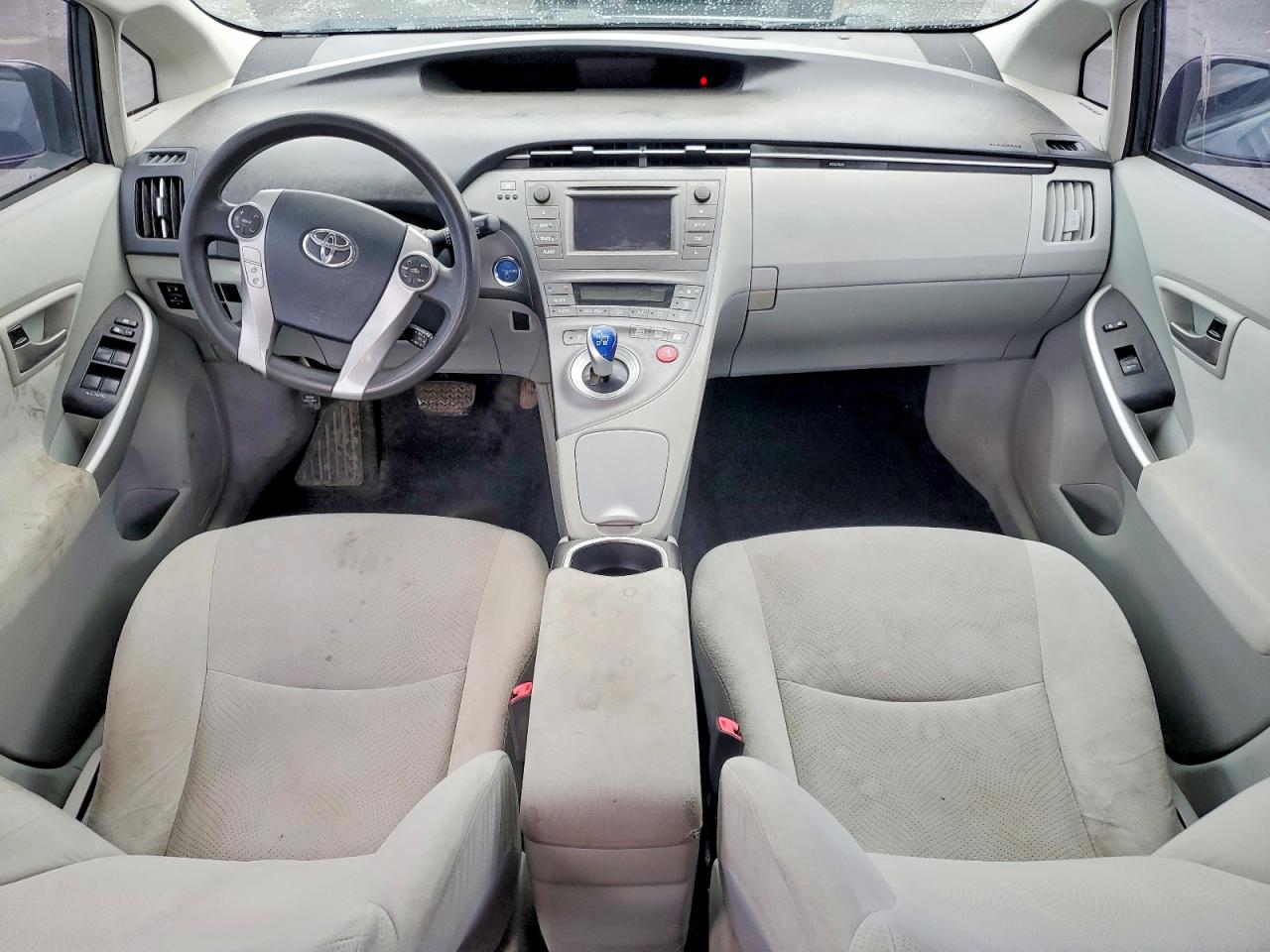 2013 TOYOTA PRIUS photo 8